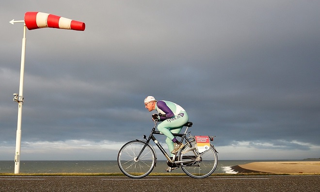 Cycling store in wind