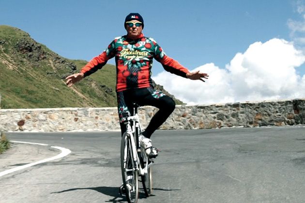 The Impressive Story Of The 77 Year Old Who Descended The Stelvio At 