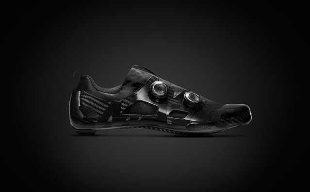 Mavic unveils €1.000 full carbon cycling shoes | Cycling Today