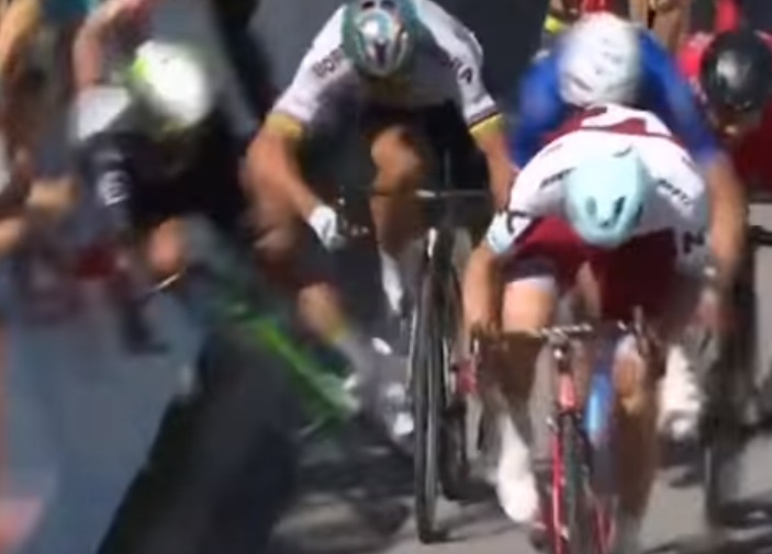 Cavendish Sagan crash tour de france 2017