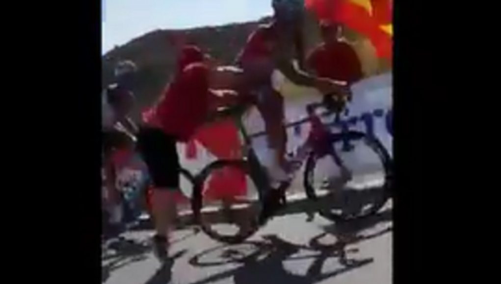 Maxim Belkov pushed off bike vuelta