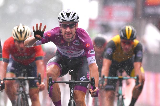 Elia Viviani wins stage 17 giro d'italia 2018