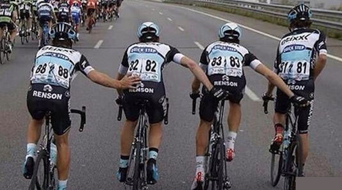 Cómo Orinan los ciclistas Durante una carrera