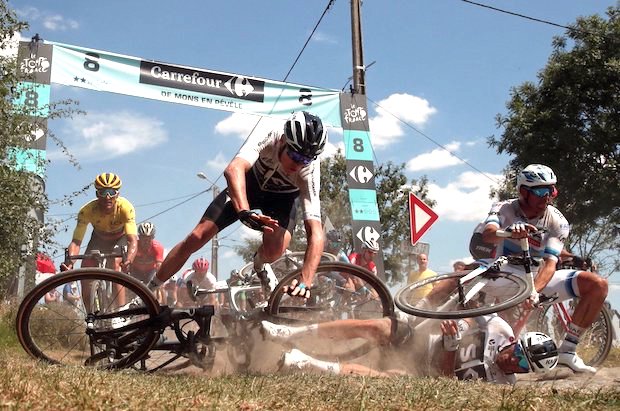 Chris Froome crash tour de france 2018 stage 9