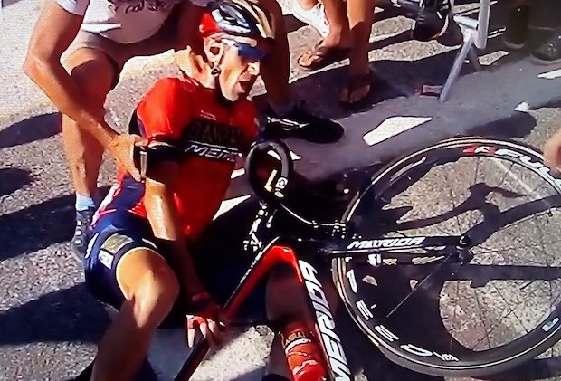 Vincenzo Nibali crash stage 12 alpe d'huez