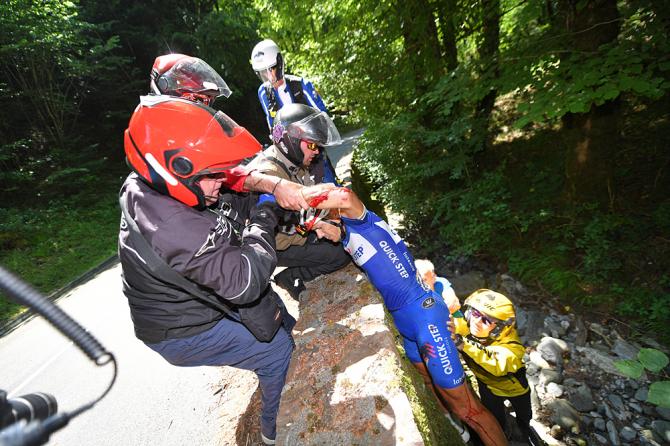 Philippe Gilbert crash stage 16 tour de france