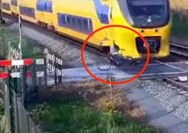 Dutch cyclist has incredibly close call with Intercity train