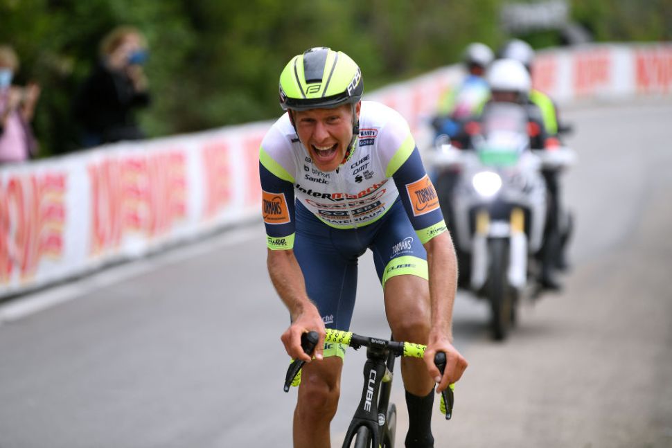 Taco van der Hoorn solos to thrilling victory in stage 3 of Giro d ...