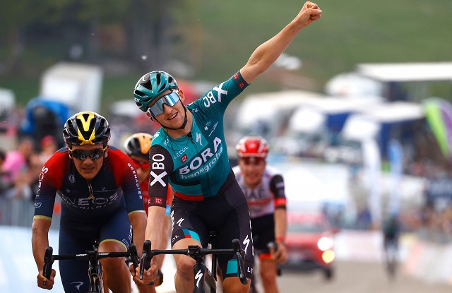 Hindley wins Blockhaus battle at the Giro as Yates wilts | Cycling ...