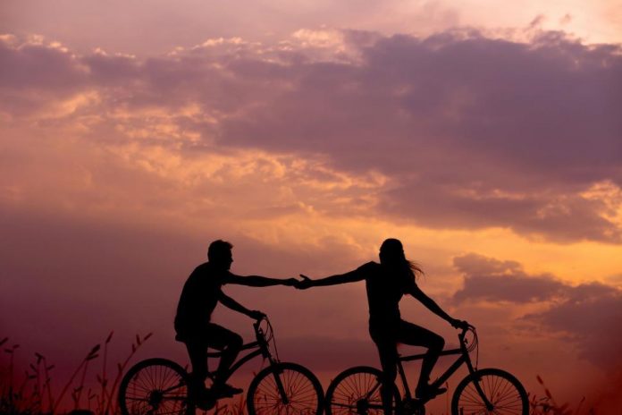 Conseils pour transformer les rencontres à vélo en soirée romantique |  Cyclisme Aujourd&rsquo;hui Officiel, Medial Conseil