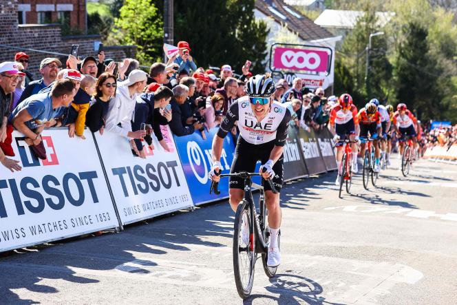 Pogacar avanza hacia el triunfo de la Fleche Wallonne