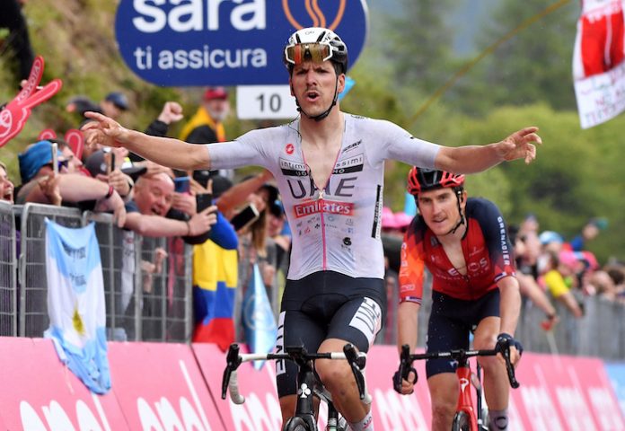 Almeida gana la etapa 16 del Giro y Thomas recupera el rosa