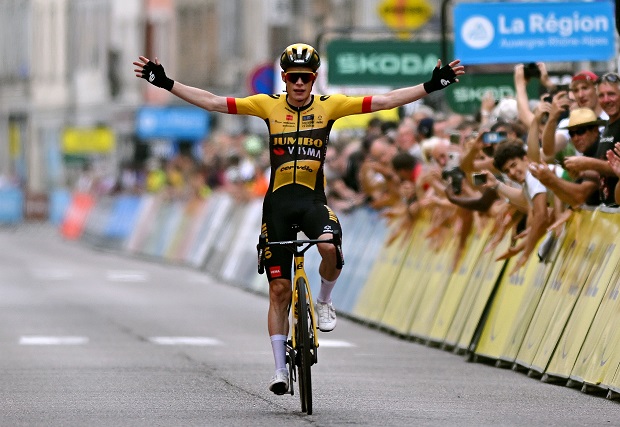 Vingegaard se lleva la victoria en solitario en la etapa 5 del Dauphine